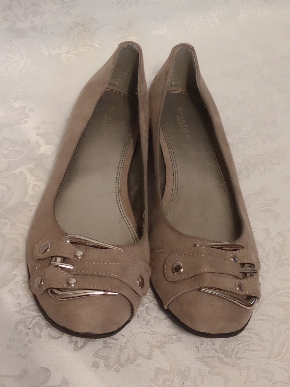 Kenneth Cole Reaction "Pretty" Faux Suede Ballet Flats – Size 8.5 M (Taupe)